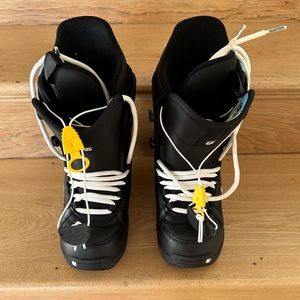 ✨SOLD✨BURTON snowboard boots